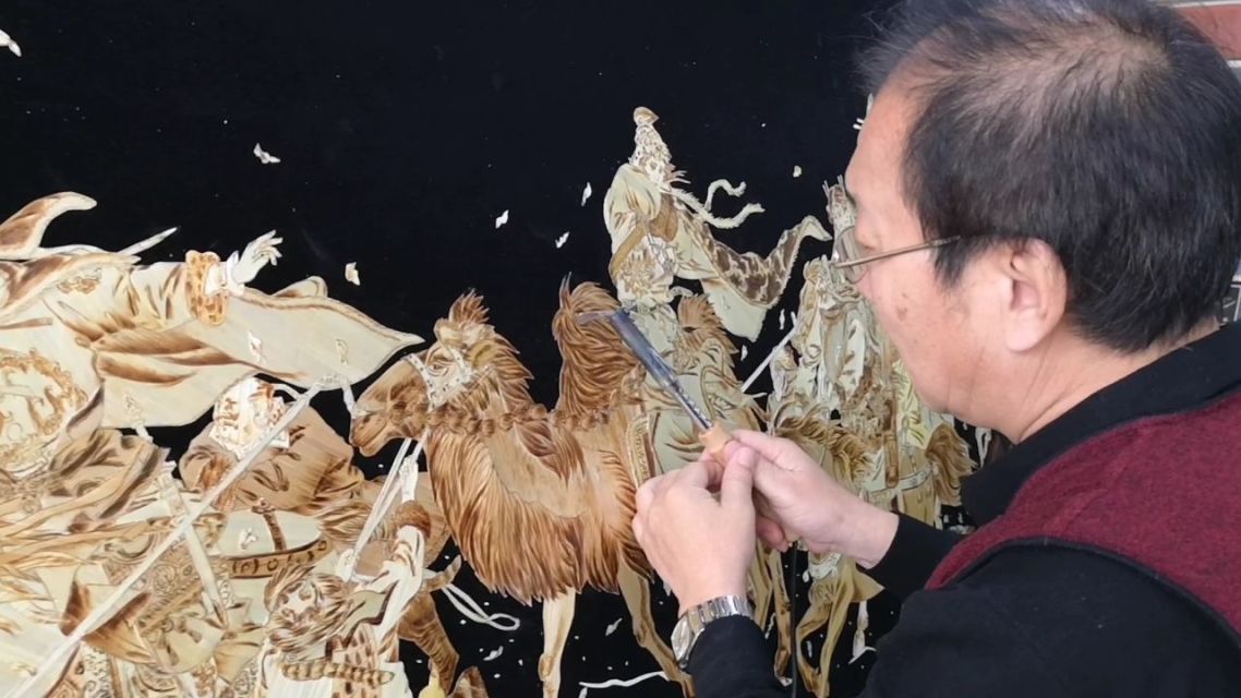 多伦杨丽丽麦秸画原来是这样做的